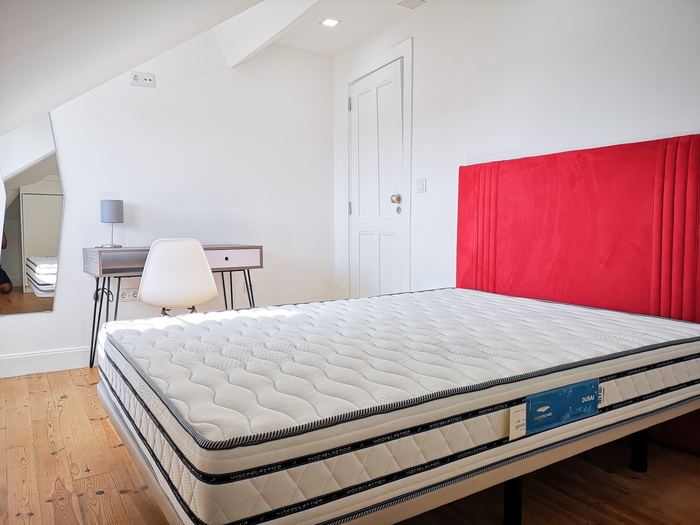 Bordeaux Room LuxCoimbra Furnished apartments for rent in Coimbra